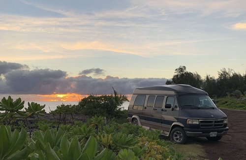 Hilo House | Cozy Vintage Campervan with Good Vibes - Pet Friendly Stay