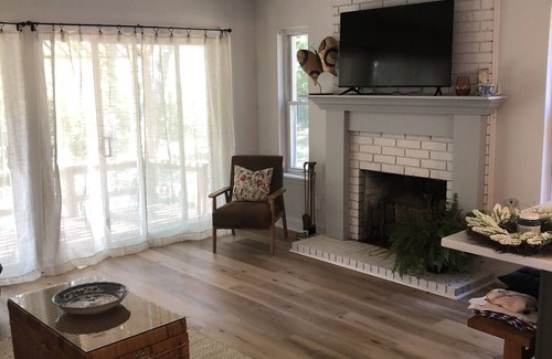 Fort Smith House | Guest Rated 10/10: Vintage Chalet on Riviera Awaits You