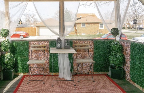 Lincoln Park House | Vintage Charm| 3BR | Free Wifi | Basement Storage Space