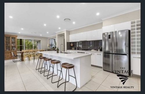 Pokolbin House | Elegant Vintage Chateau in Hunter Valley - Rated 9.8/10