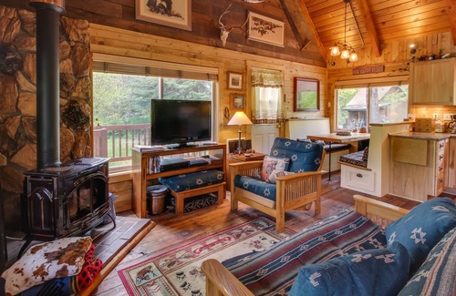 Cle Elum Cabin | Charming Dog-Friendly Riverfront Cabin Near Scenic Lake