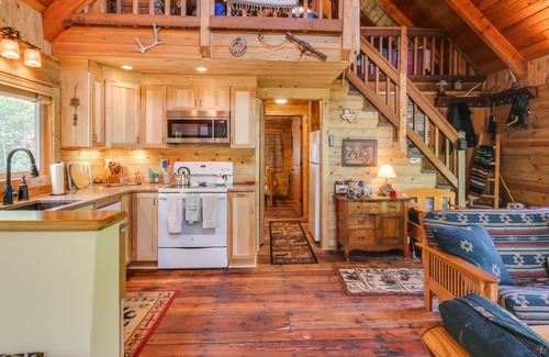 Cle Elum Cabin | Charming Dog-Friendly Riverfront Cabin Near Scenic Lake