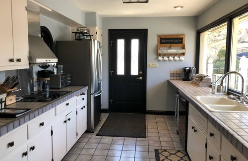 Indianapolis House | Vintage Dream: Guest Rated 9.8 with Ocean View & Pool