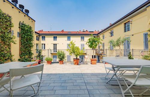 Lazzaretto Apartment | Timeless Vintage Gem - 8 Min Walk to Duomo, Free Parking