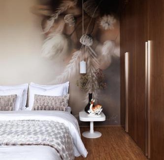 Meilahti Apartment | Elegance Awaits in the Vintage Glamour Suite - 4 Stars