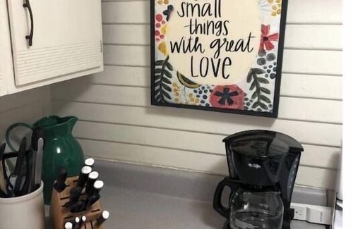 Fire Mountain Apartment | Cozy Vintage Granny Flat Near Beautiful Beach Escape