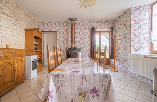 Nouart House | Charming Vintage Holiday Home with Garden & Breakfast