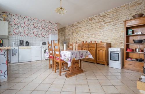 Nouart House | Charming Vintage Holiday Home with Garden & Breakfast