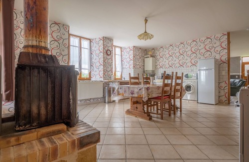 Nouart House | Charming Vintage Holiday Home with Garden & Breakfast