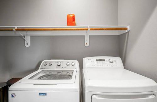 South Central Houston Apartment | Vintage Hollywood Theater House in East Downtown