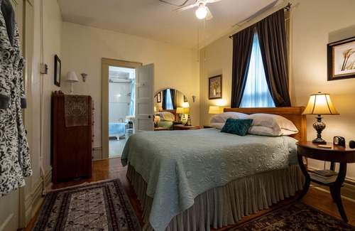 Columbia Bed & Breakfast | Charming 2-Bedroom Suite with Pool in East Campus