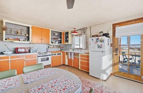 Wonder Valley Cabin | Vintage Joshua Tree Park Gem! Old Dale Ranch Retreat on private 5 acres.