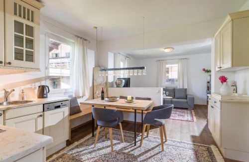 Hopfgarten Markt Apartment | Vintage Loft: Guest Rated 9.5/10 with Family-Friendly Dining