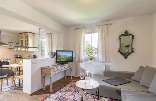 Hopfgarten Markt Apartment | Vintage Loft: Guest Rated 9.5/10 with Family-Friendly Dining
