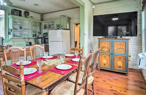 New Roads House | Charming Vintage Louisiana Vacation Rental for Families and Pets