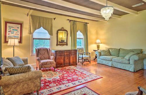 New Roads House | Charming Vintage Louisiana Vacation Rental for Families and Pets