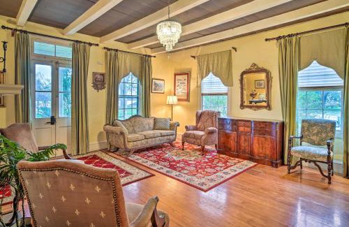 New Roads House | Charming Vintage Louisiana Vacation Rental for Families and Pets