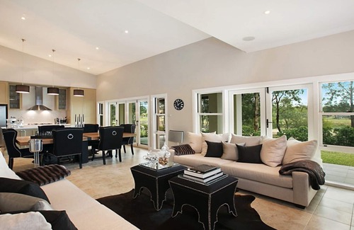 Pokolbin House | Relax at Vintage Manor - Top-Rated Holiday Houses