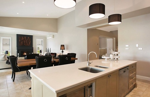 Pokolbin House | Relax at Vintage Manor - Top-Rated Holiday Houses