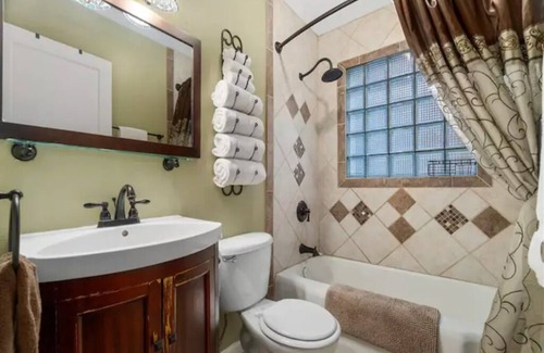 Northwest Olympia Cottage | Unique Vintage NW Olympia Cape Cod with Breakfast Included