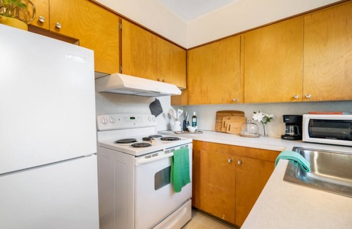 Richmond Apartment | Cozy Portland Apartment with On-Site Laundry & Spa Access