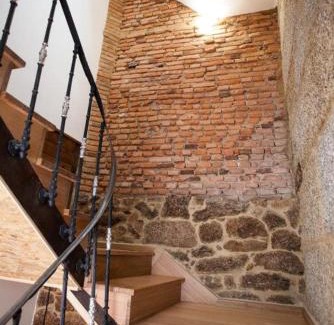 Ribadavia Apartment | Cozy Vintage Ribadavia: Pet-Friendly Family Retreat
