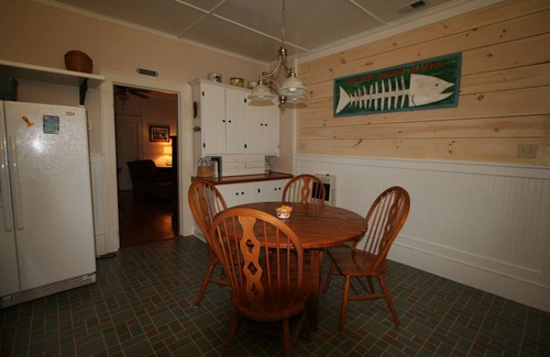 Okatie Cottage | Riverfront Vintage Cottage: Pet-Friendly & Family Approved