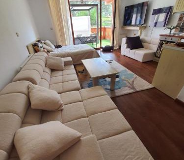 Razlog Apartment | Charming Vintage Studio at Pirin Golf with Ocean View