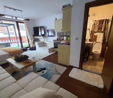 Razlog Apartment | Charming Vintage Studio at Pirin Golf with Ocean View