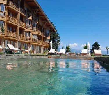 Razlog Apartment | Charming Vintage Studio at Pirin Golf with Ocean View