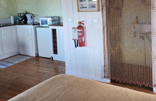 Horta Apartment | Vintage Studio in a Cottage 'Casa Anjos Cottage' with Sea View, Private Terrace and Wi-Fi