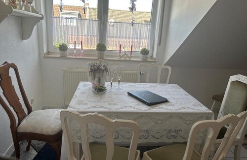 Hueckelhoven Apartment | Exceptional Vintage Traum: Guest Rated 9.6/10