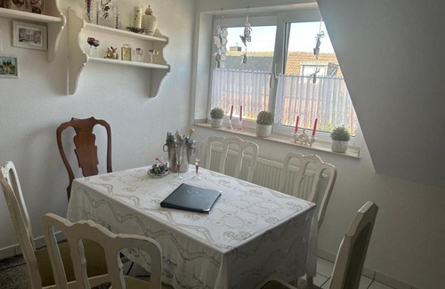 Hueckelhoven Apartment | Exceptional Vintage Traum: Guest Rated 9.6/10