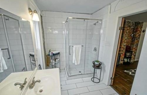 Uptown Historic District Apartment | Hidden Gem in Uptown: Walk to Attractions, Renovated Comfort