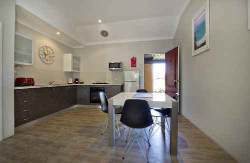 Margaret River Hotel | Vintages Accommodation: 4-Star Stay with Breakfast Included