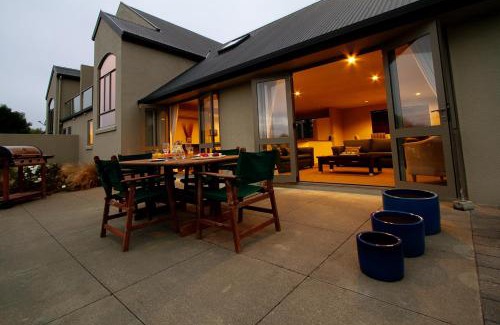Renwick Resort | Vintners Retreat: 5-Star Oceanfront Escape with Pool