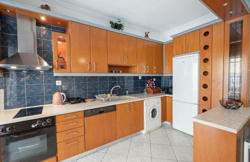 Paralia Dionysiou Apartment | Oceanfront Viny Apartment - Top-Rated Stay in Halkidiki