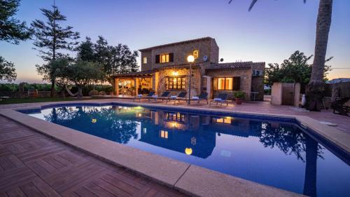 Sencelles Villa | Discover Vinyes Can Grau: Premier Poolside Retreat