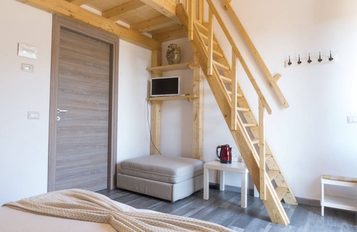 Mascali House | Viola nel Parco: Family-Friendly with Pool and Dining