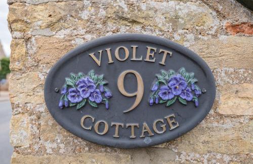 Feltwell House | Violet Cottage: Family-Friendly Retreat with Top Guest Rating