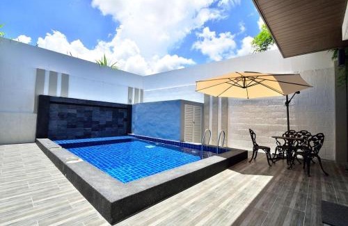 George Town Villa | Elegant Violet Service Villa with Pool and 8.6/10 Rating