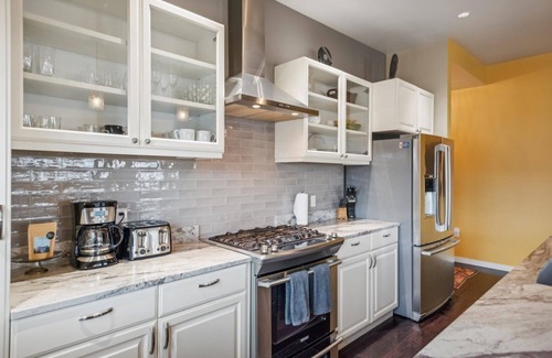 Belmont Hotel | Top-Rated Violet Suites PDX: Spa & Family-Friendly Stay