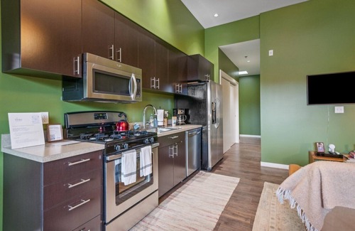 Belmont Hotel | Top-Rated Violet Suites PDX: Spa & Family-Friendly Stay