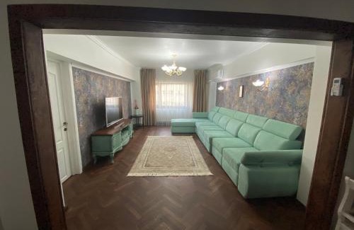 Buzau Apartment | Violetta Apartment: Family-Friendly Stay with 9.5/10 Rating