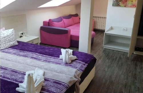 Vranyantsi House | Discover Violette W: Ideal for Families and Pets