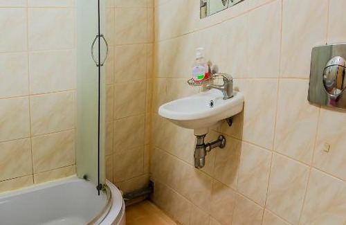 Solomjanskyj Apartment | Modern Apartment on 14 Vidradnyi Avenue with Kitchen Access