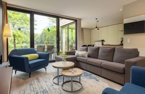 Heijen House | Relax at VIP Eden Cottage with Pool and Spa Amenities