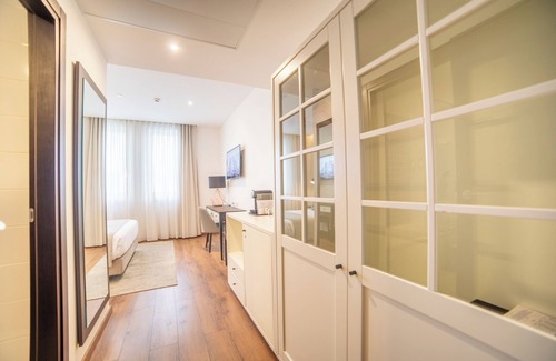 Sao Sebastiao da Pedreira Hotel | Experience Comfort at VIP Executive Picoas Hotel, 4-Star Stay