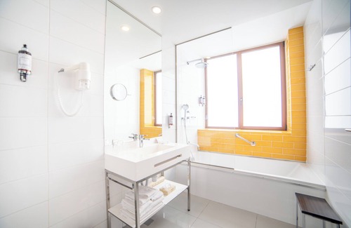 Sao Sebastiao da Pedreira Hotel | Experience Comfort at VIP Executive Picoas Hotel, 4-Star Stay