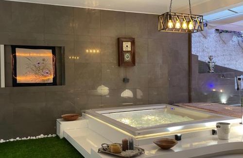 La Spezia Historic Centre Apartment | Vip garden jacuzzi seaview in the hearth of downtown